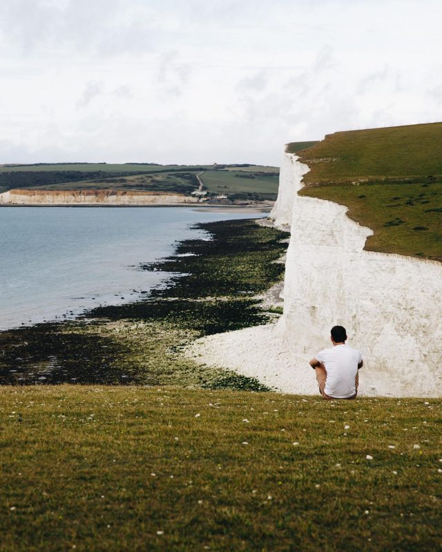 / Last week we popped down to the south coast of England to hike the Seven Sisters Cliffs. It’s a magical area with some truly remarkable views. ⁣⁠⠀
⁣⁠⠀
While most people walk the 13 miles from Seaford to Eastbourne, we think we found a better and route. Instead of ending up in Eastbourne, head inland over sheep strewn fields, to East Dean and grab a pint in the beautiful Tiger Inn sitting proudly next to the village green.⁣⁠⠀
⁣⁠⠀
You can do the walk as a day trip from London, or even better, spend the night in the chocolate box village of  Alfriston. Keep an eye out for a new post later this week.⁣⁠⠀
⁣⁠⠀
anywhere_we_roam