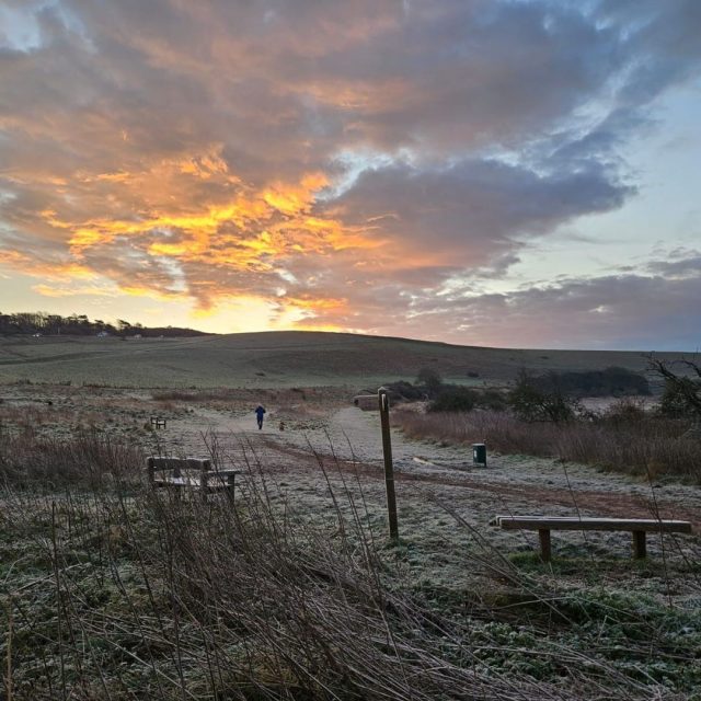 Early morning frosty scenes. 

These frosty mornings and freezing temperatures mean the park wil be muddy and slippery. Wrap up warm and take care when visiting. 

📷 Sylvia King

#SouthDowns #Sevensisters #Nature