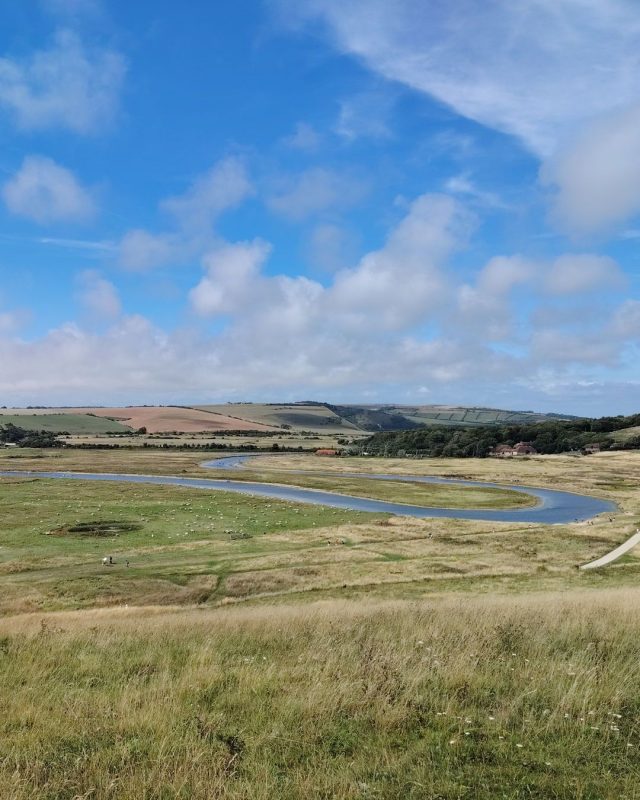 It's a Bank Holiday weekend and the Seven Sisters Heritage Coast is expecting to be busy, with car parks at the country park and @Birlinggap_nt filling quickly. 

Top tips for a safe and enjoyable visit this weekend: 

🌊 High tide is between 12noon and 2pm,  don't get caught out at the beach and river mouth.

🚌 Travel by bus to avoid parking stress; the 12, 12A, 12X, 13X and Arts Shuttle bus services stop regularly outside the visitor centre

✋ Stay well away from the cliff edge and base. Chalk falls can happen at random!

👒 Remember your water bottle and sun hat - there is limited shade in the park and along the cliffs.

🚯 Leave no trace - please take your litter home

📷 SDNPA / Laura Clapham